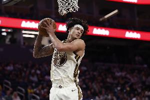 科尔：桑托斯能抢进攻篮板&充满活力 能给比赛带来变数