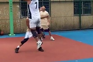 这大爷牛逼啊！这么大岁数还能如此假动作翻身跳投